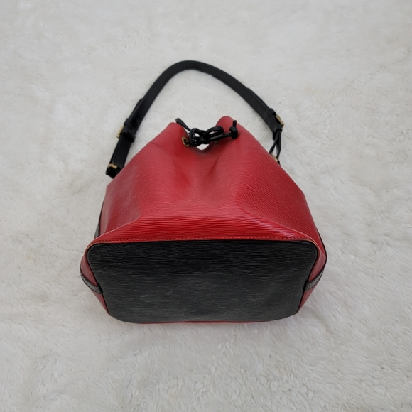LOUIS VUITTON Bucket Petit Noe drawstring red/blk - Picture 6 of 13